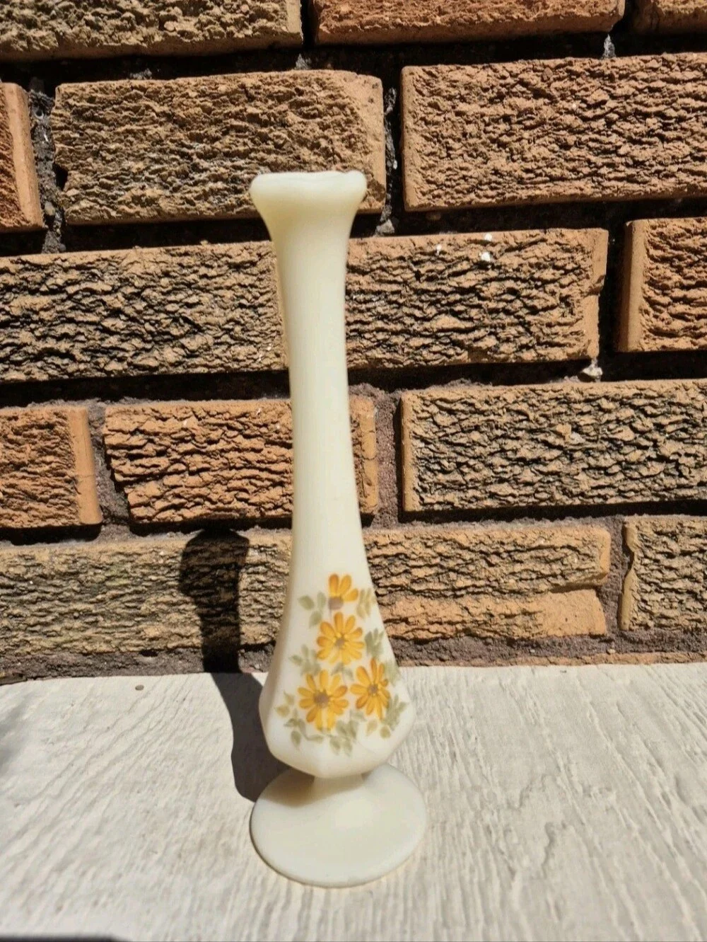 Fenton Art Glass Cream Custard Flowers Bud Vase Approx 9 Inches Tall Pre-owned